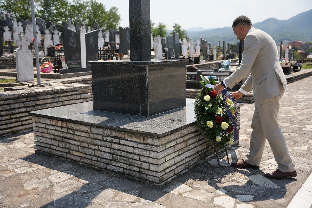 Reakcije nakon što je Delegacija EU-a položila vijenac u Bratuncu - nije isto odati počast žrtvama genocida i onima koji su počinili genocid